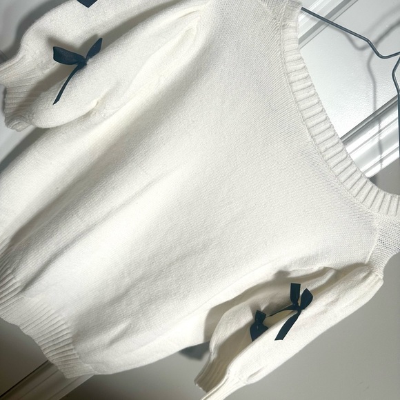 Cute bow sweater - Picture 5 of 5